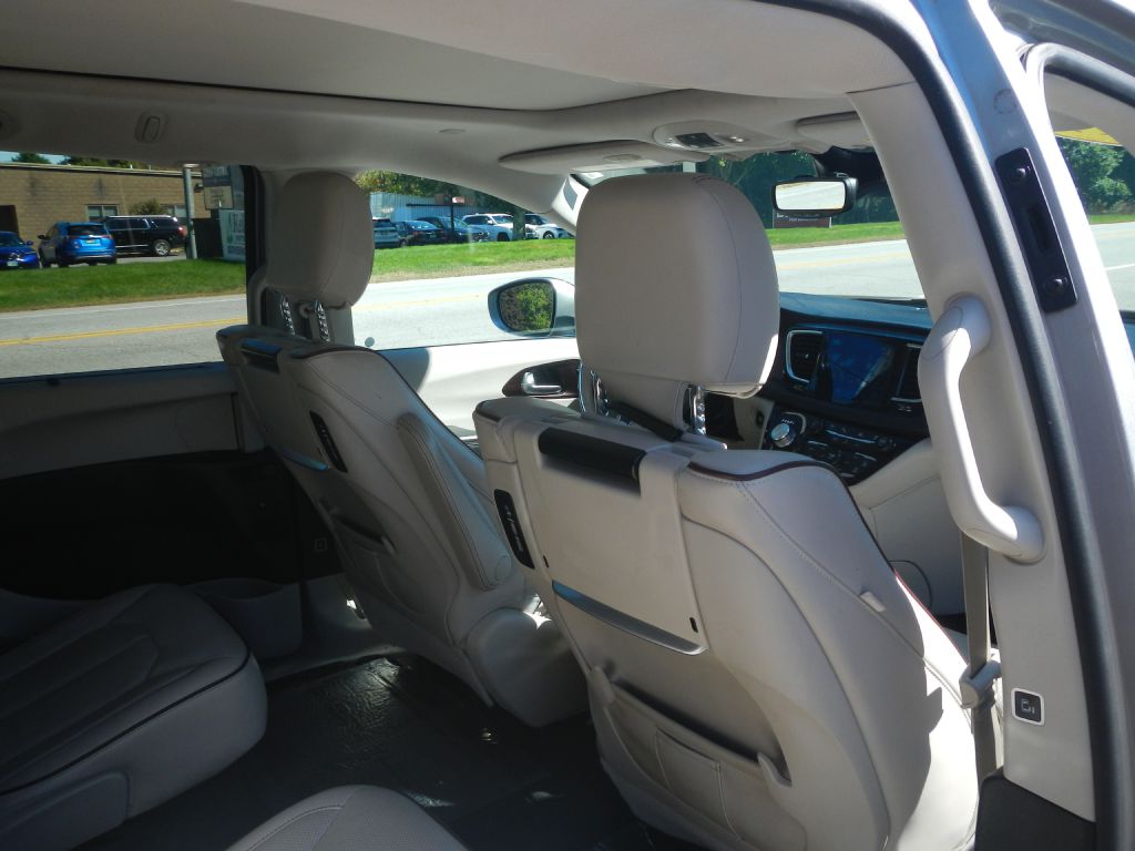 Photo 29 of this CHRYSLER PACIFICA