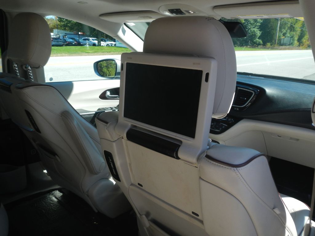 Photo 32 of this CHRYSLER PACIFICA