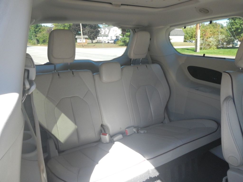 Photo 33 of this CHRYSLER PACIFICA