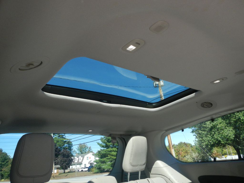 Photo 34 of this CHRYSLER PACIFICA