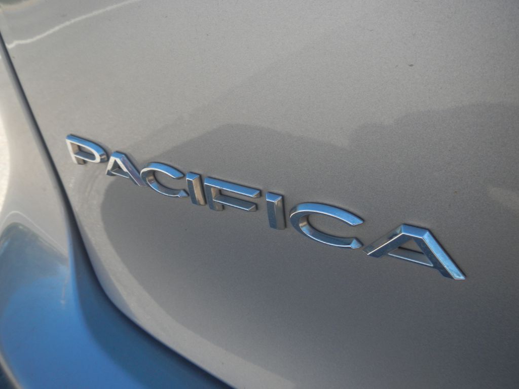 Photo 38 of this CHRYSLER PACIFICA