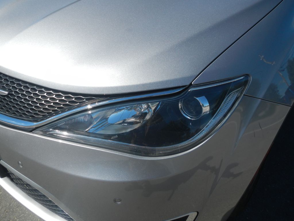 Photo 41 of this CHRYSLER PACIFICA