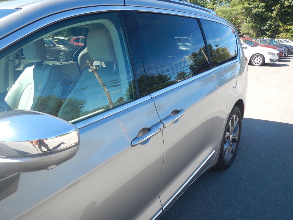 Photo 43 of this CHRYSLER PACIFICA