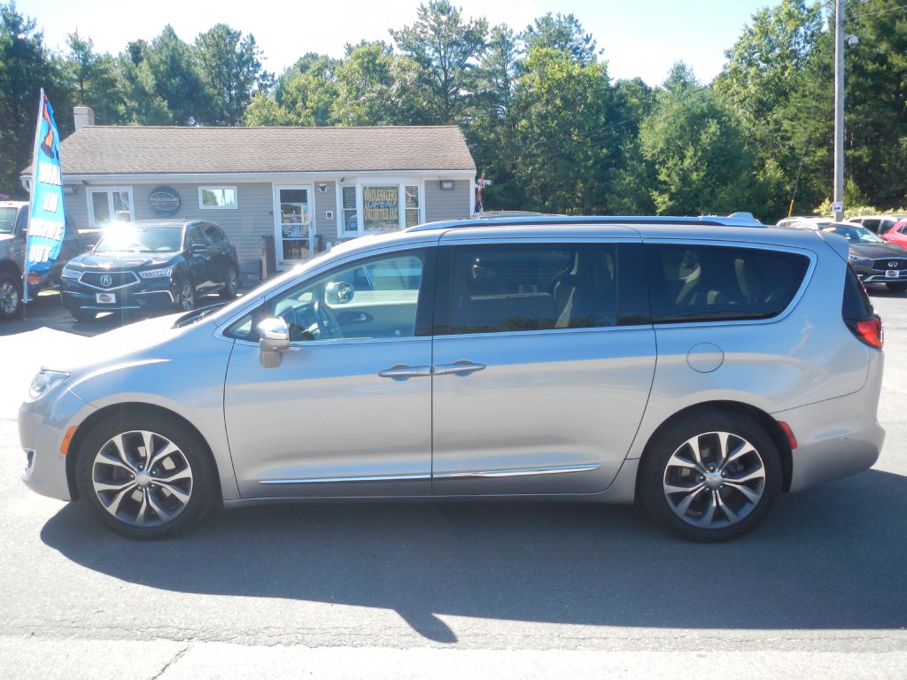 Photo 44 of this CHRYSLER PACIFICA