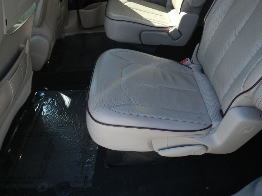 Photo 46 of this CHRYSLER PACIFICA