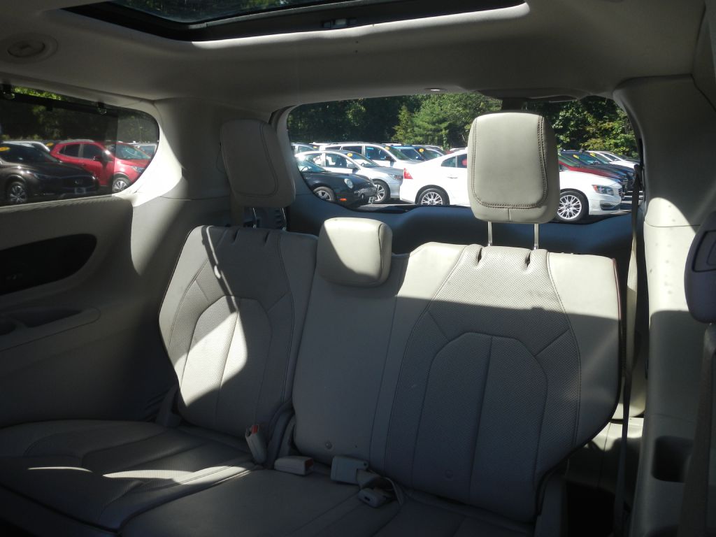 Photo 47 of this CHRYSLER PACIFICA