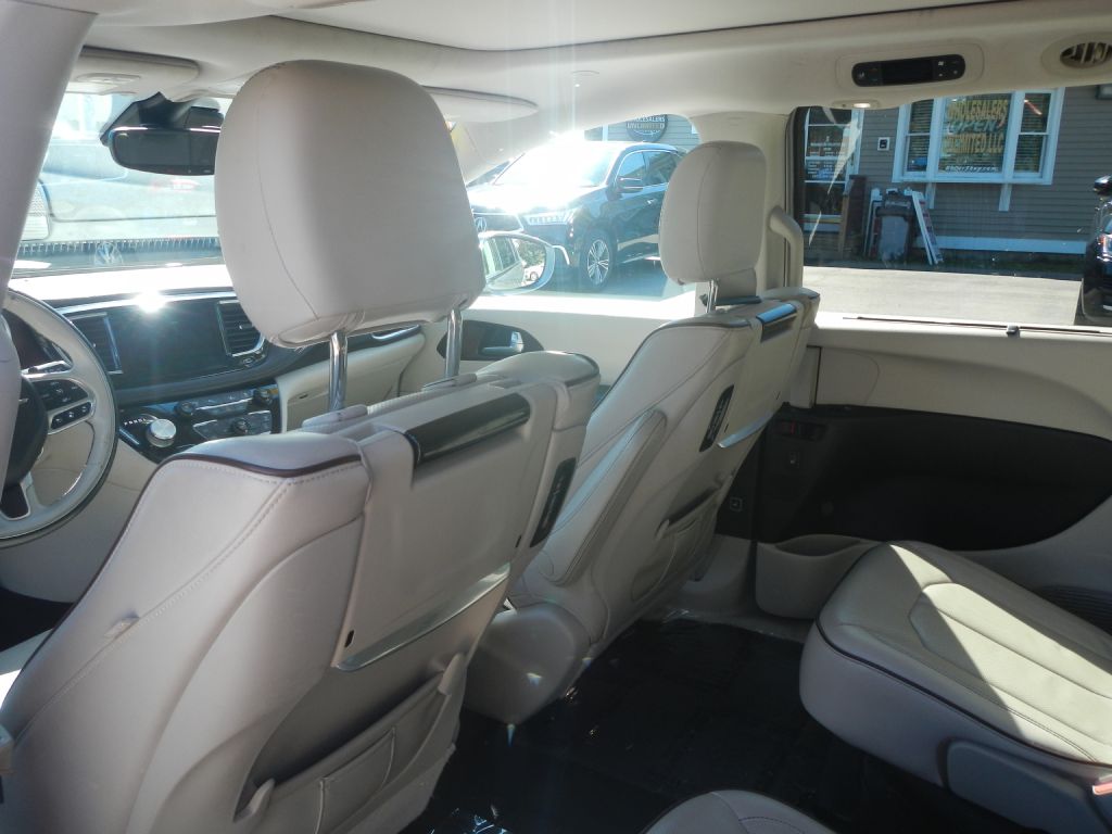 Photo 51 of this CHRYSLER PACIFICA