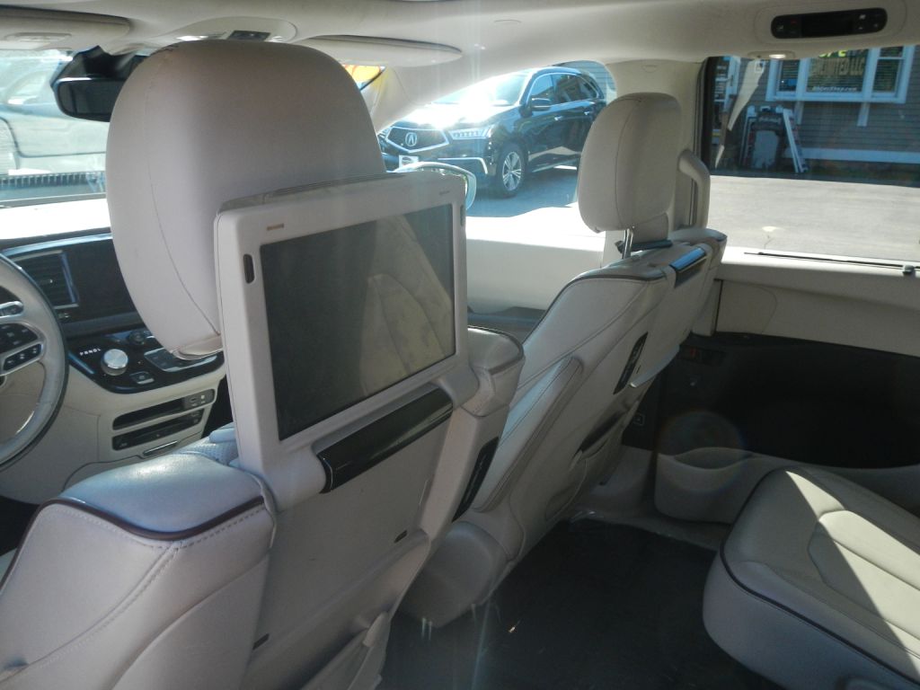 Photo 52 of this CHRYSLER PACIFICA