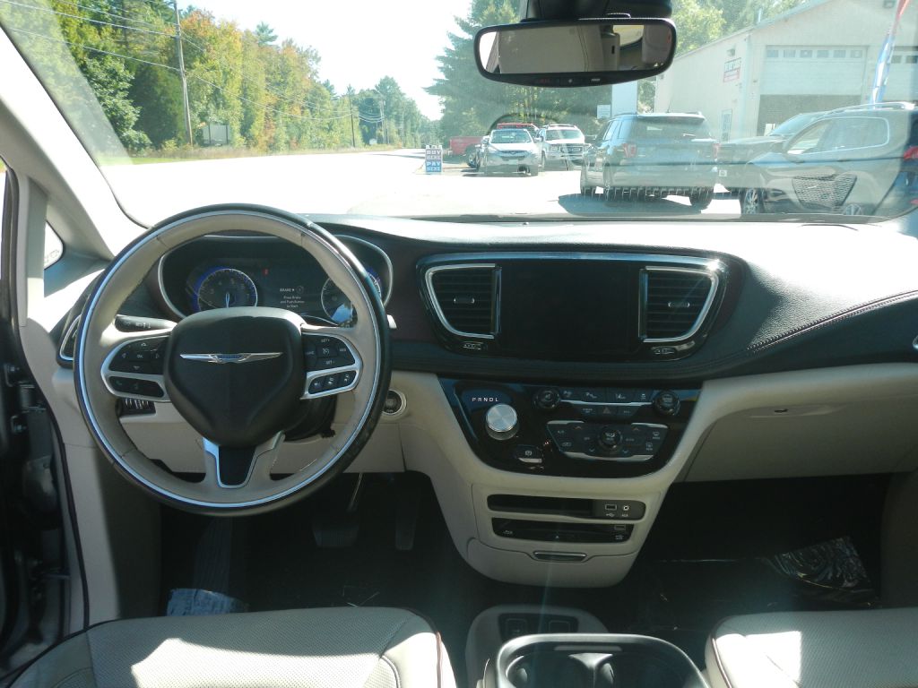 Photo 53 of this CHRYSLER PACIFICA