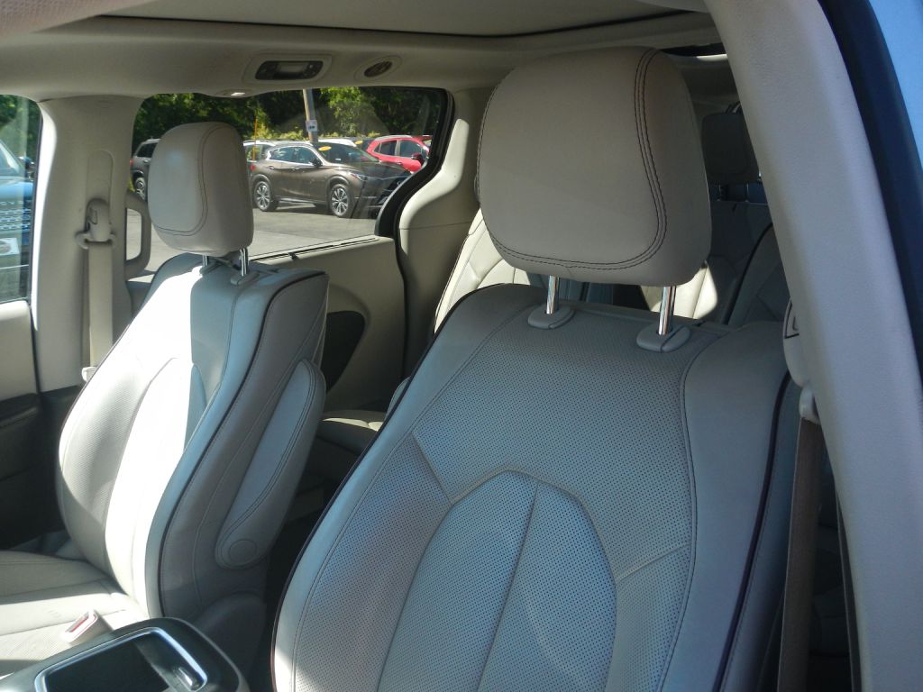 Photo 55 of this CHRYSLER PACIFICA