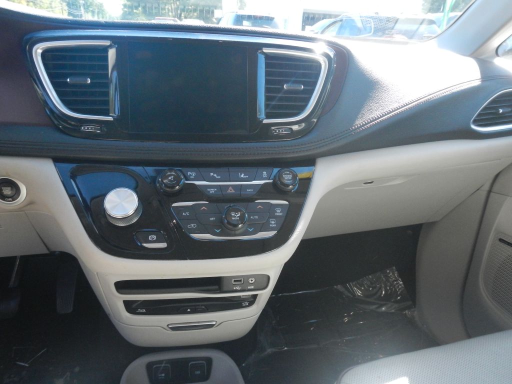 Photo 57 of this CHRYSLER PACIFICA