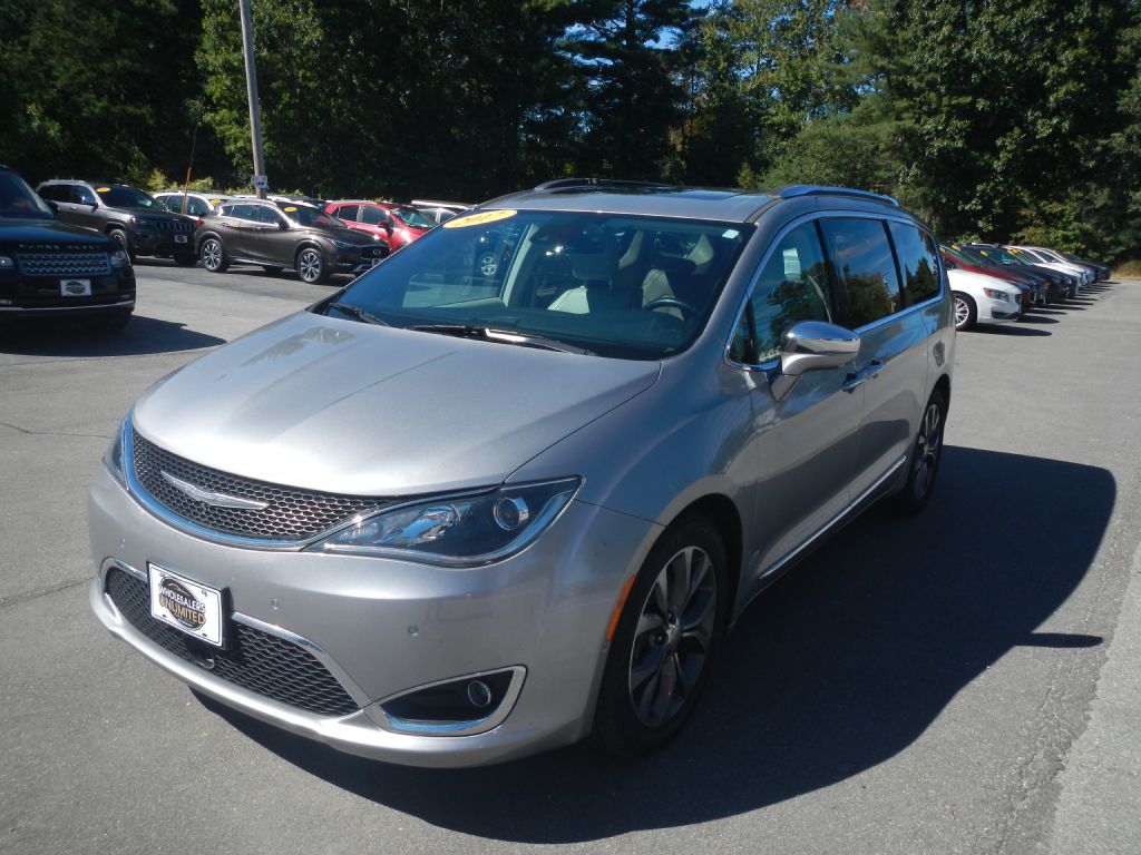 Photo 61 of this CHRYSLER PACIFICA