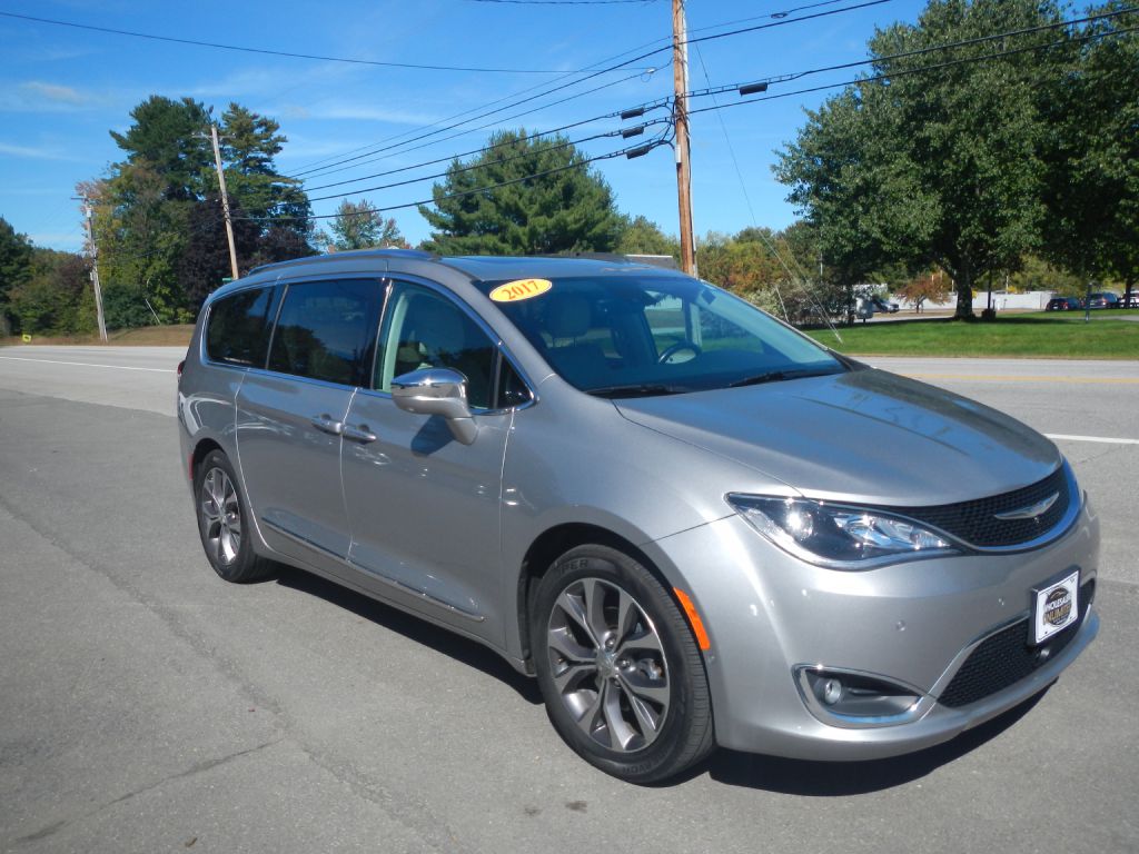 Photo 63 of this CHRYSLER PACIFICA