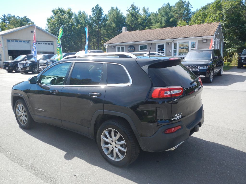 Photo 7 of this JEEP CHEROKEE 4WD