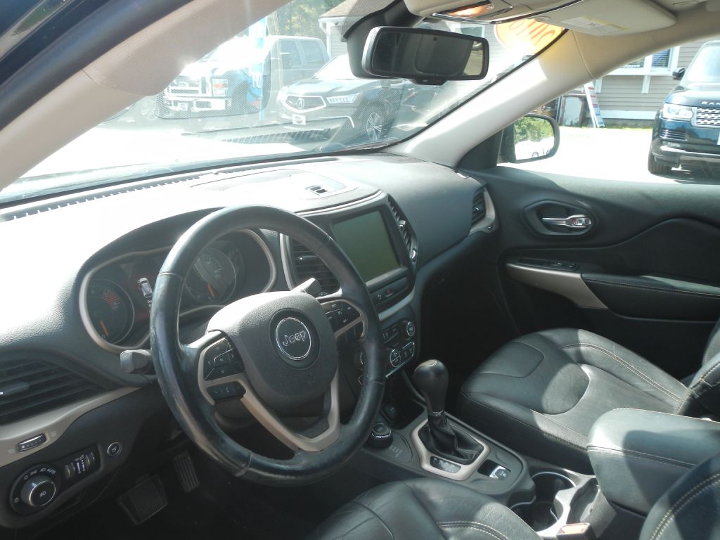 Photo 10 of this JEEP CHEROKEE 4WD