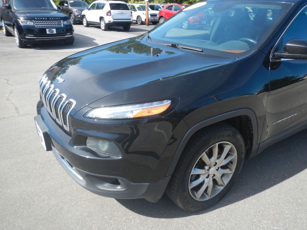 Photo 12 of this JEEP CHEROKEE 4WD