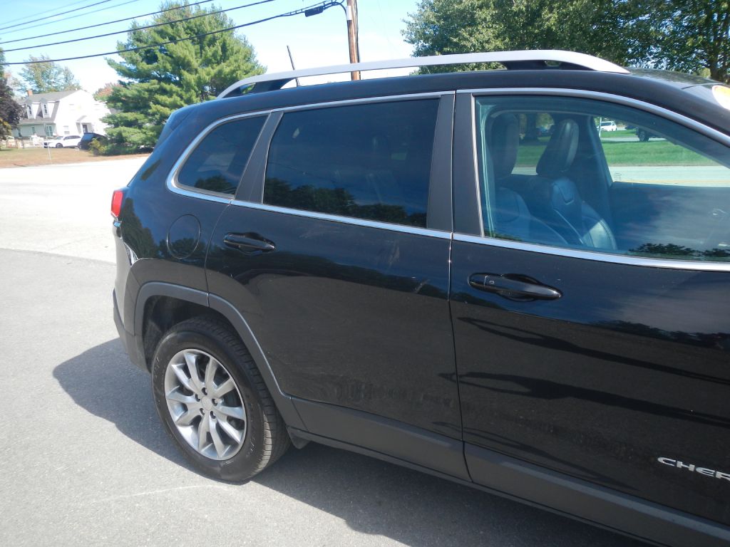 Photo 31 of this JEEP CHEROKEE 4WD