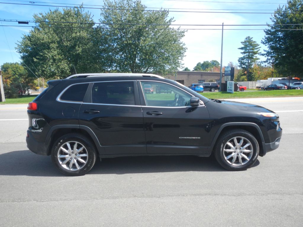 Photo 32 of this JEEP CHEROKEE 4WD