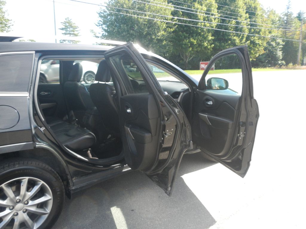 Photo 33 of this JEEP CHEROKEE 4WD