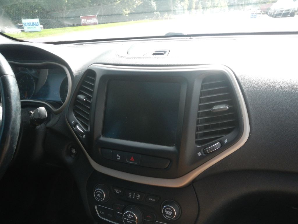 Photo 40 of this JEEP CHEROKEE 4WD