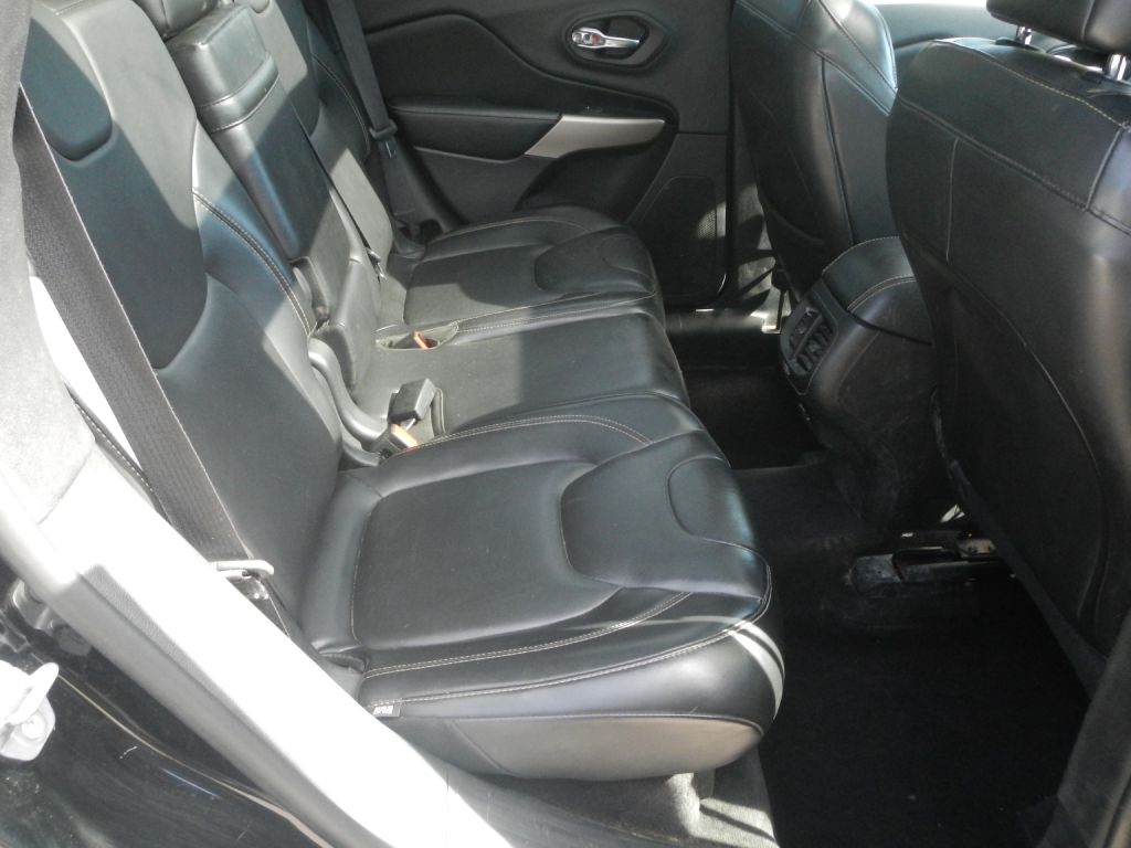 Photo 42 of this JEEP CHEROKEE 4WD