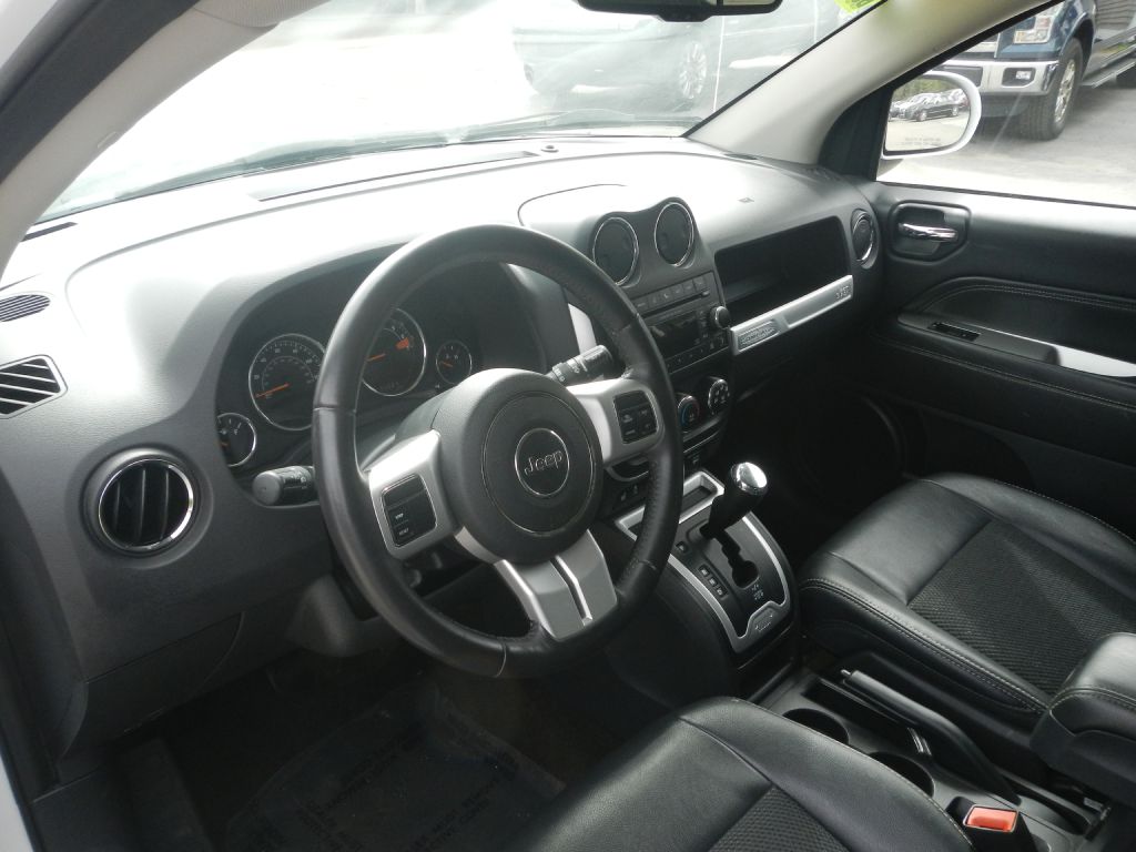 Photo 3 of this JEEP COMPASS 4WD