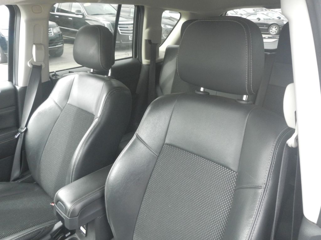 Photo 4 of this JEEP COMPASS 4WD