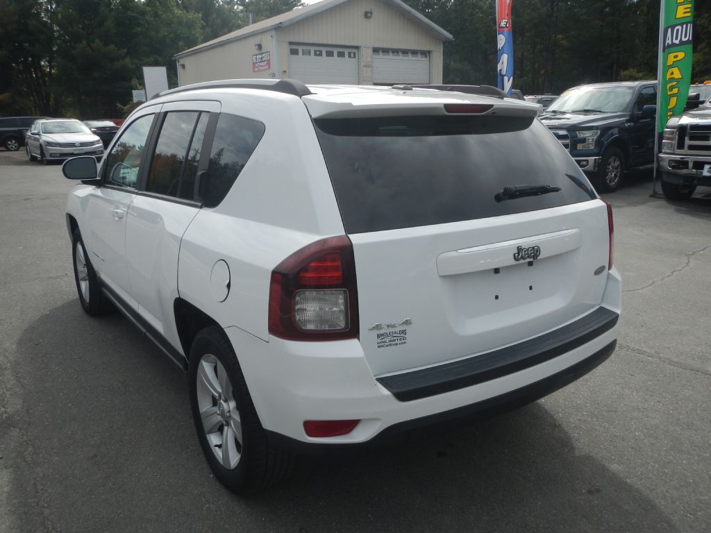 Photo 6 of this JEEP COMPASS 4WD