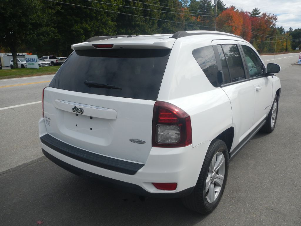 Photo 7 of this JEEP COMPASS 4WD