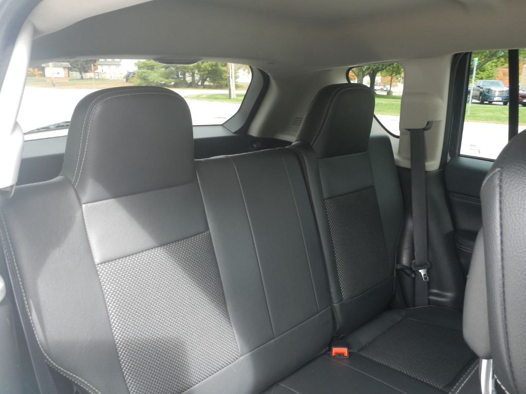 Photo 8 of this JEEP COMPASS 4WD