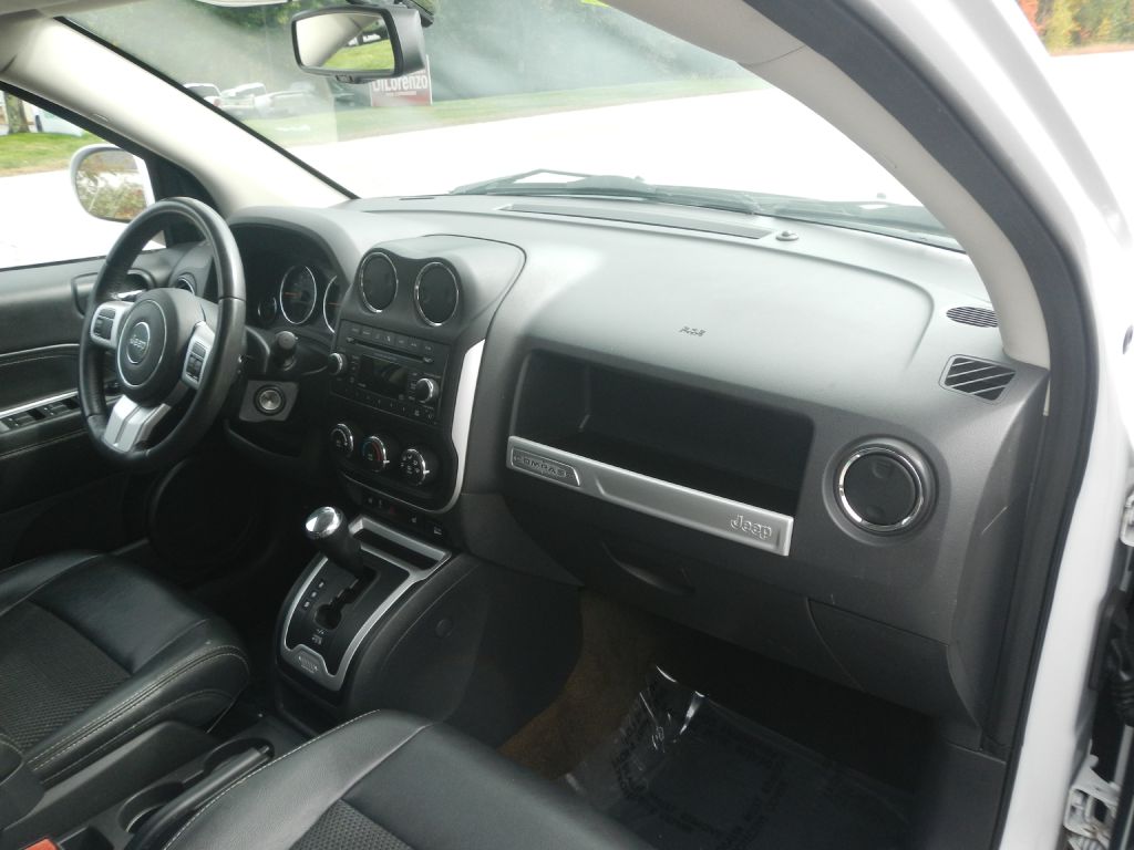 Photo 10 of this JEEP COMPASS 4WD