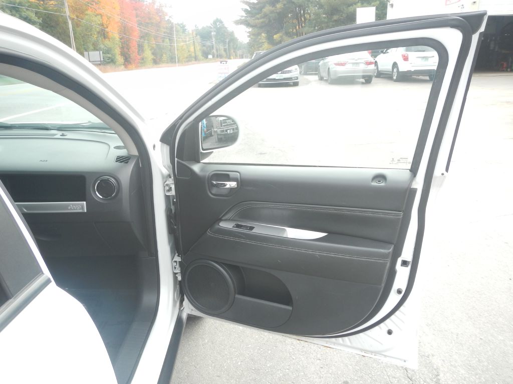 Photo 11 of this JEEP COMPASS 4WD