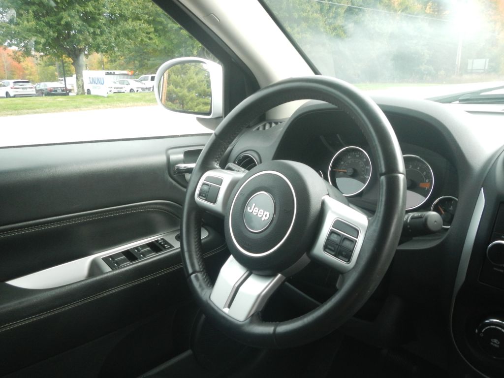 Photo 14 of this JEEP COMPASS 4WD