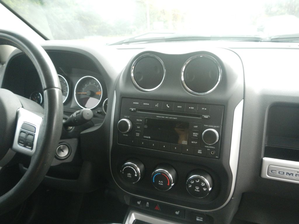 Photo 15 of this JEEP COMPASS 4WD