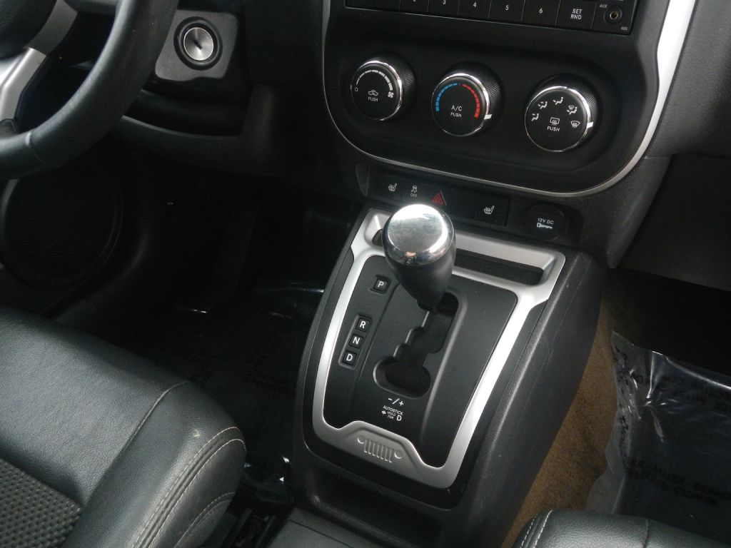 Photo 16 of this JEEP COMPASS 4WD