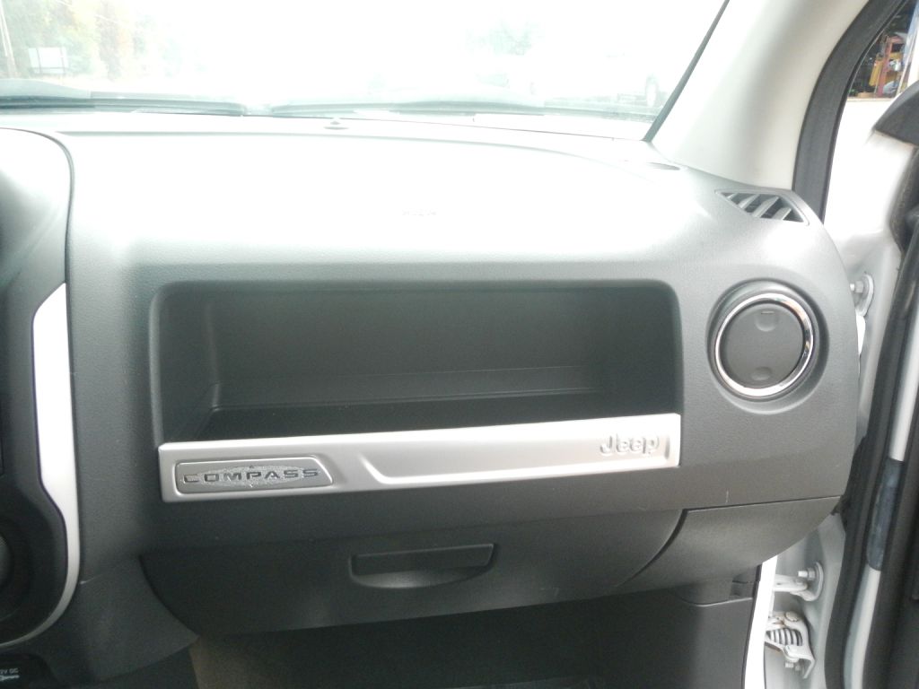Photo 17 of this JEEP COMPASS 4WD