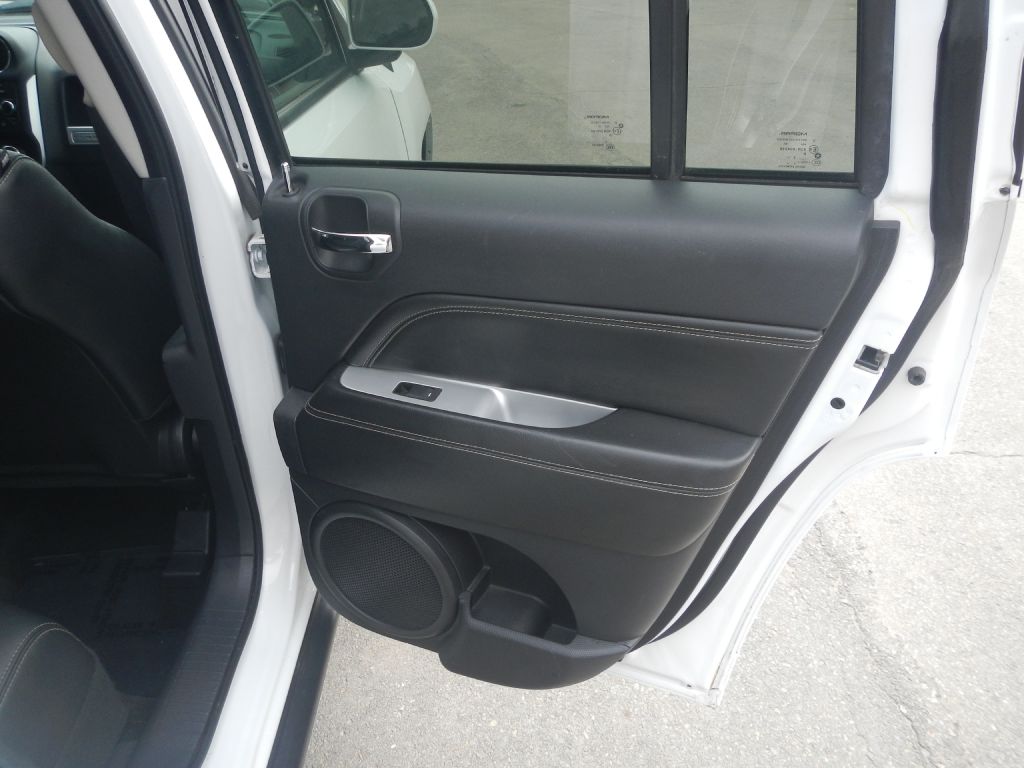 Photo 20 of this JEEP COMPASS 4WD