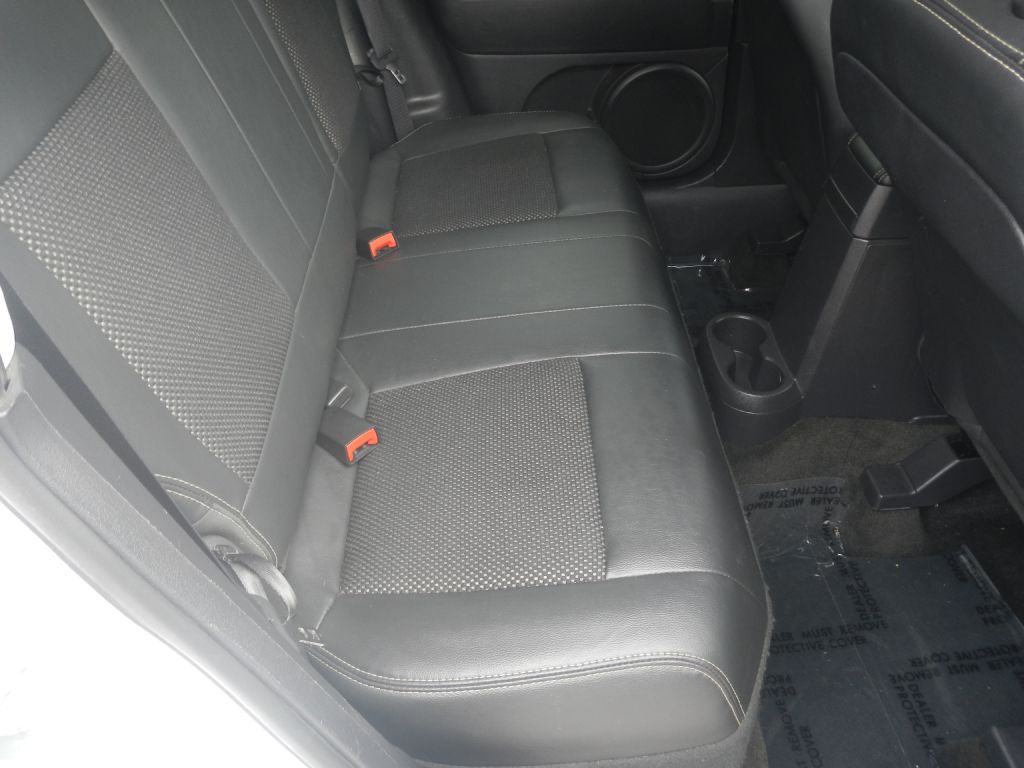 Photo 21 of this JEEP COMPASS 4WD