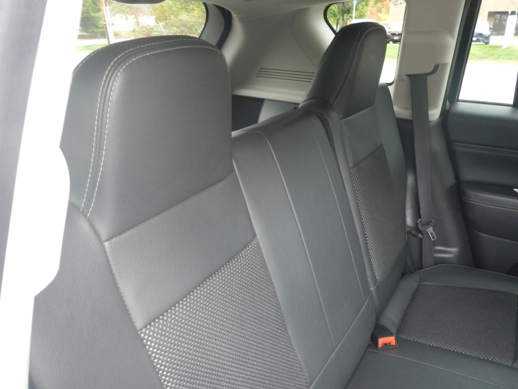 Photo 22 of this JEEP COMPASS 4WD