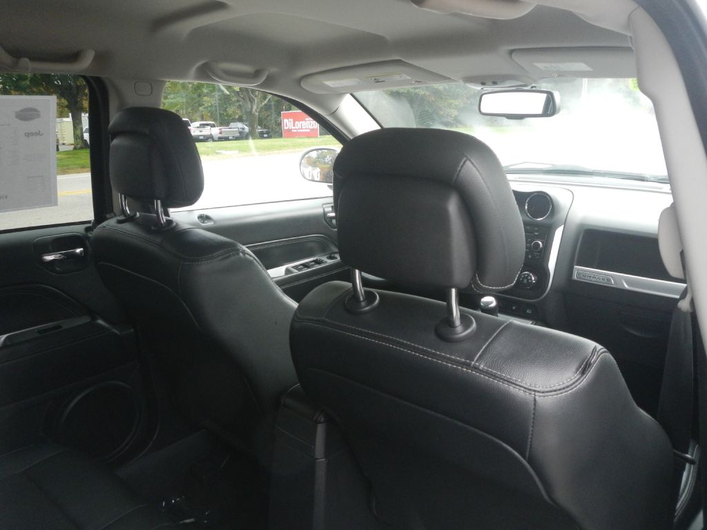 Photo 23 of this JEEP COMPASS 4WD
