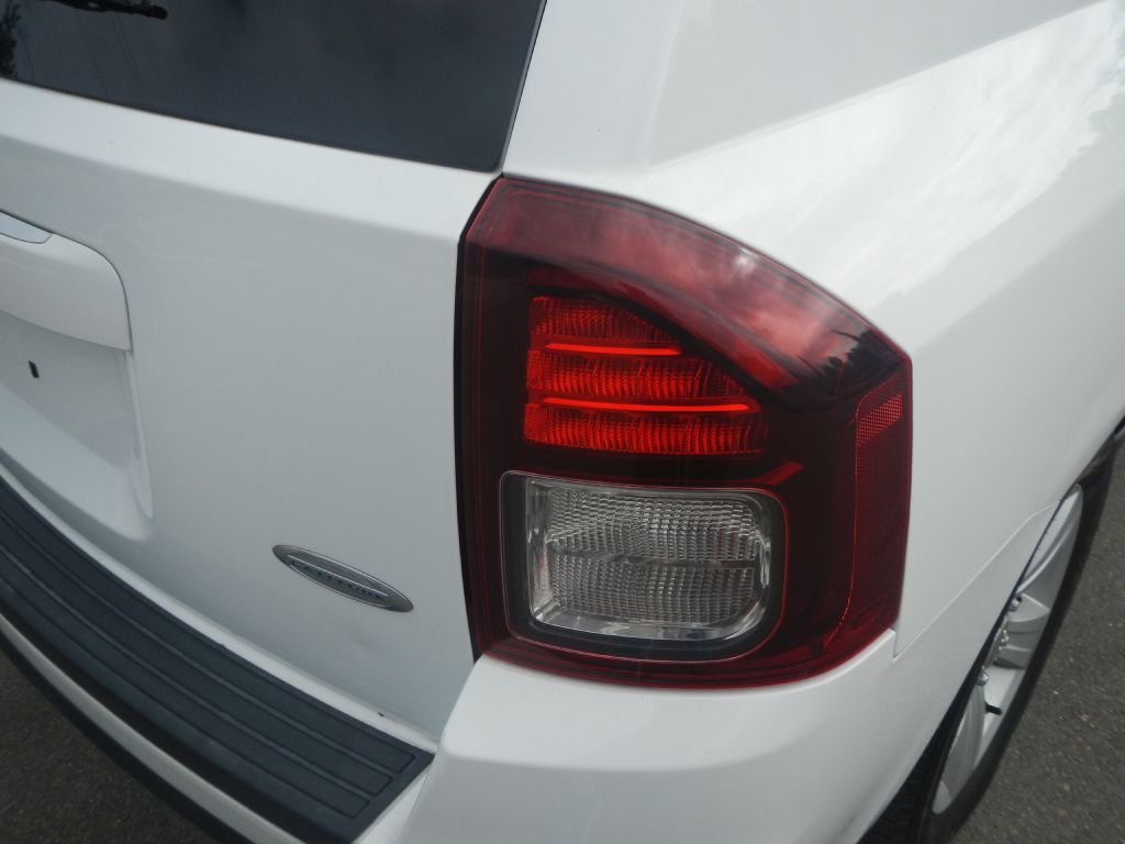 Photo 26 of this JEEP COMPASS 4WD