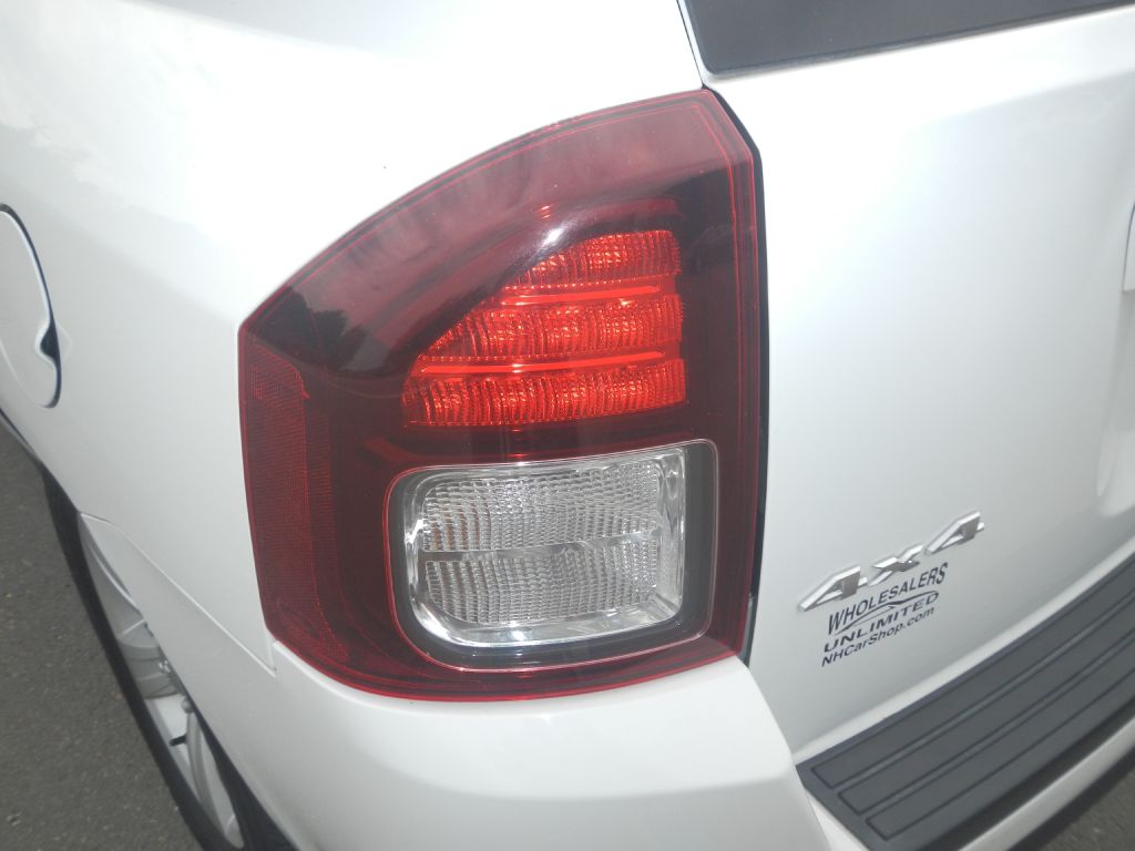 Photo 27 of this JEEP COMPASS 4WD