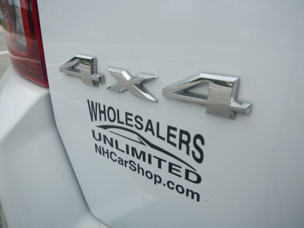Photo 30 of this JEEP COMPASS 4WD