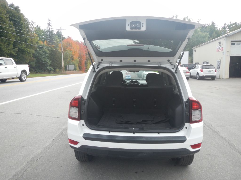 Photo 31 of this JEEP COMPASS 4WD