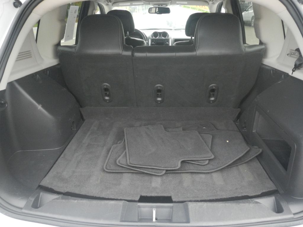 Photo 32 of this JEEP COMPASS 4WD