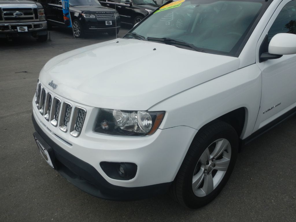 Photo 33 of this JEEP COMPASS 4WD