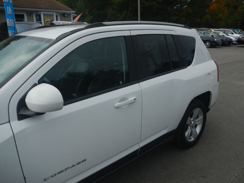 Photo 34 of this JEEP COMPASS 4WD