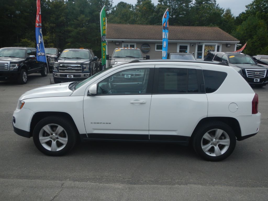 Photo 35 of this JEEP COMPASS 4WD