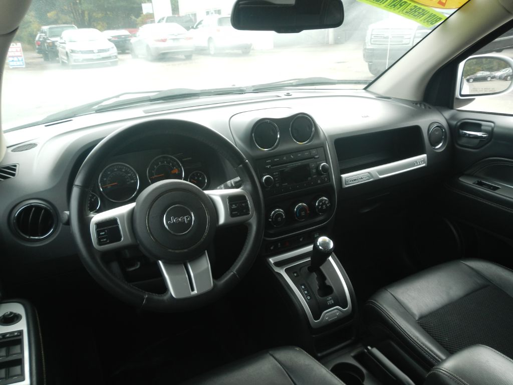 Photo 40 of this JEEP COMPASS 4WD