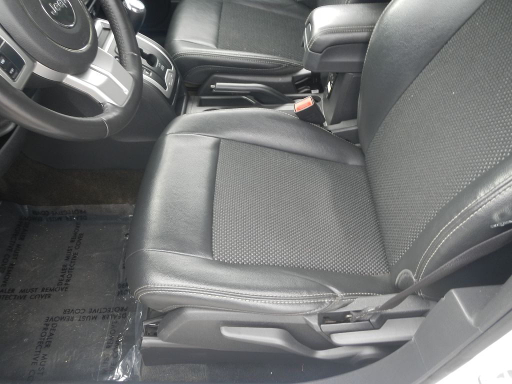 Photo 42 of this JEEP COMPASS 4WD